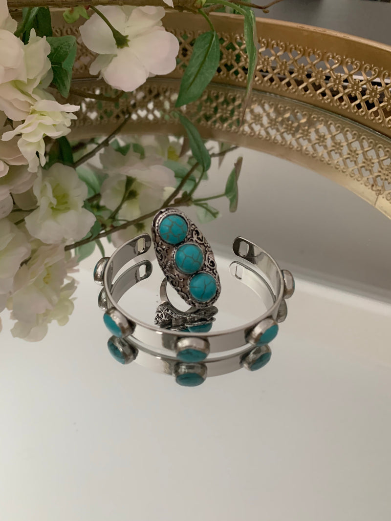 THREE TURQUOISE STONE SILVER RING
