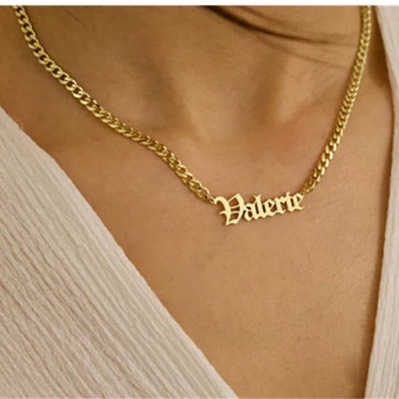 Bold Curb chain name necklace