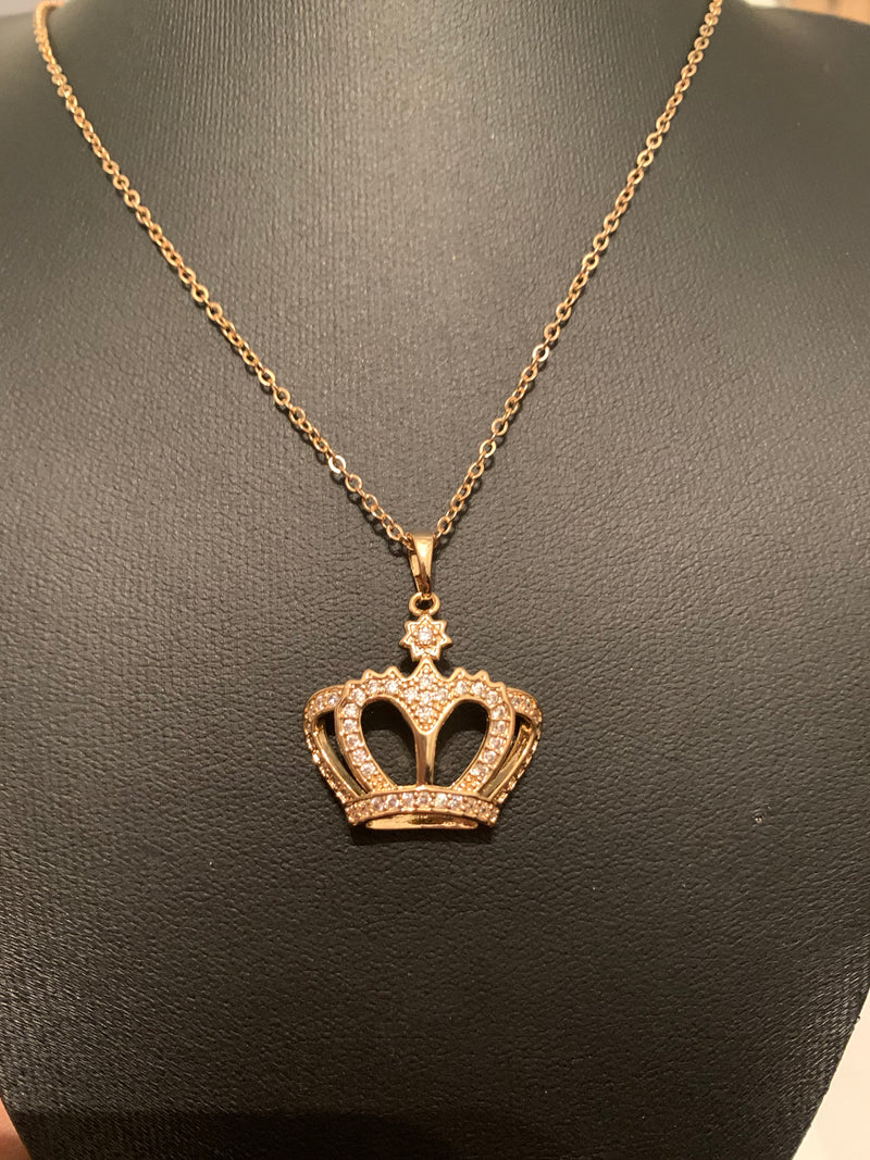 Charming Crown pendant with cubic zirconia crystals